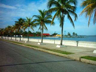 2malecon_s.jpg