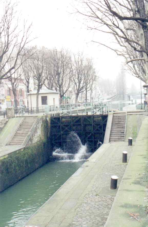 Leaky lock at Canal St Martin