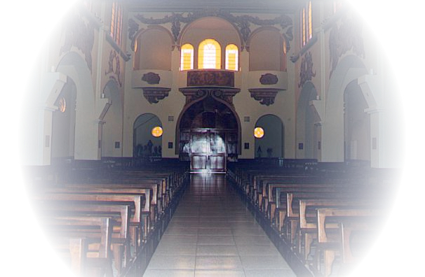 nave vista do altar da Igreja - Foto: Jeferson Vieira
