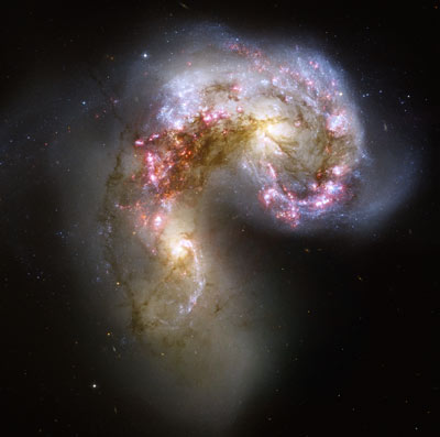lucia-24-galaxia-antena-hst.jpg (23744 bytes)