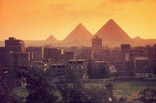 LAS MISTERIOSAS, ENIGM�TICAS, INCREIBLES TRES PIR�MIDES DE EGIPTO.