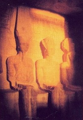 Un momento del MilagrodelSolenAbuSimbel.