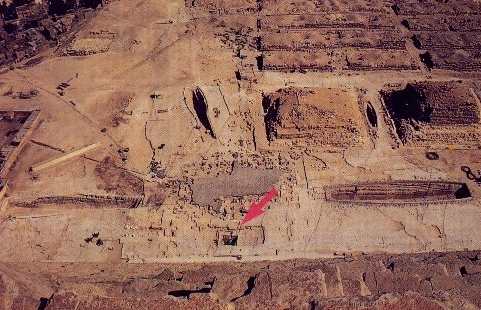Vista desde la cumbre de la Gran Pir�mide del pozo al que hacen referencia los historiadores �rabes.