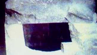 El sarcfago del Serapeum que fue volado con dinamita por Mariette. Al abrirlo, el polvo vol hacia su interior. indica esto que fue sellado al vacio?