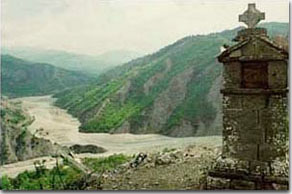 Pyrsogianni - View toward the Sarantaporos river