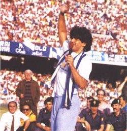 Maradonapo.jpg (27222 bytes)