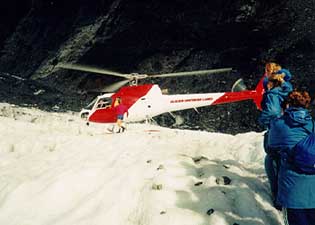 helicopter.jpg (16567 bytes)