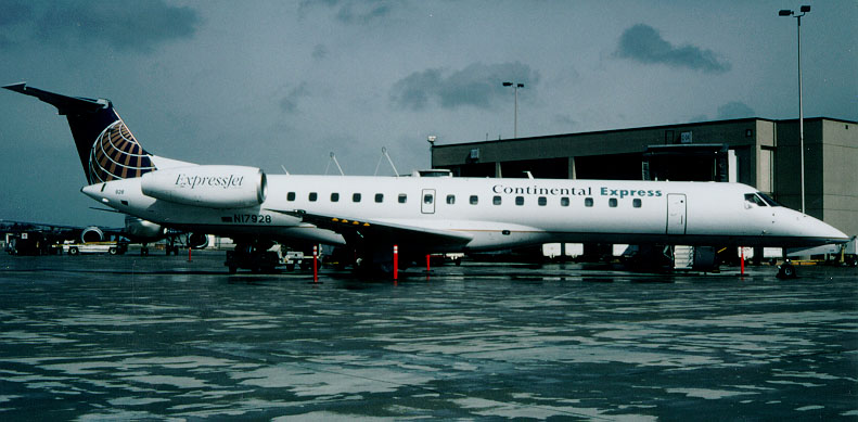 Continental Express Embraer EMB-145 N17928