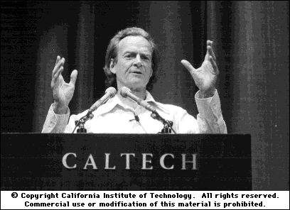 Richard Feynman em uma de suas famosas palestras que deram origem �s famosas "Feynman Lectures on Physics"