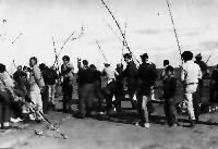 Los pescadores en plena actividad