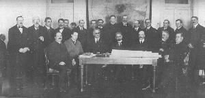 Reuni�n de funcionarios, principios de siglo