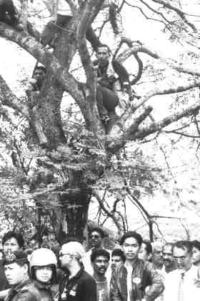 Di Perkarangan Mahkamah Sesyen Petaling Jaya