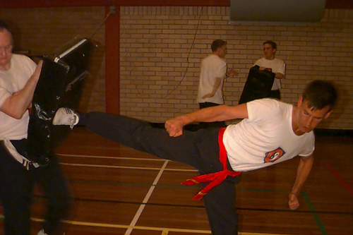 rofkick.jpg (66001 bytes)