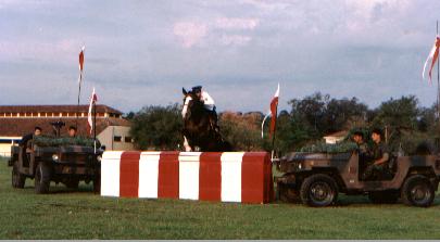 Nesta estou saltando com o cavalo Pag�