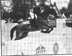 Cel P�ricles montando Sui� em Buenos Aires- 1977