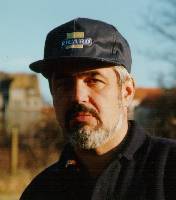 Rolf mit Ricard-Basecap