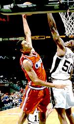 Keith Closs, spesso umiliato dagli schiacciatori avversari...