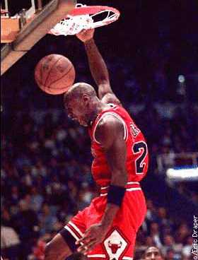 MJ schiaccia