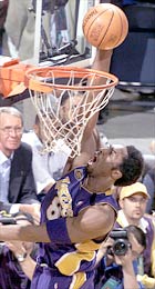 Ecco il tap in della vittoria di Bryant