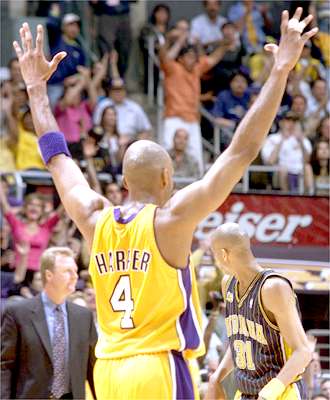 Ron Harper esulta: ne ha tutte le ragioni...
