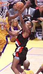 Smith a canestro contro i Lakers