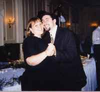 Jennifer and Brady dancing! (4kb)