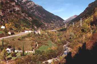 Cementerio y antigua Iglesia de Canfranc Pueblo