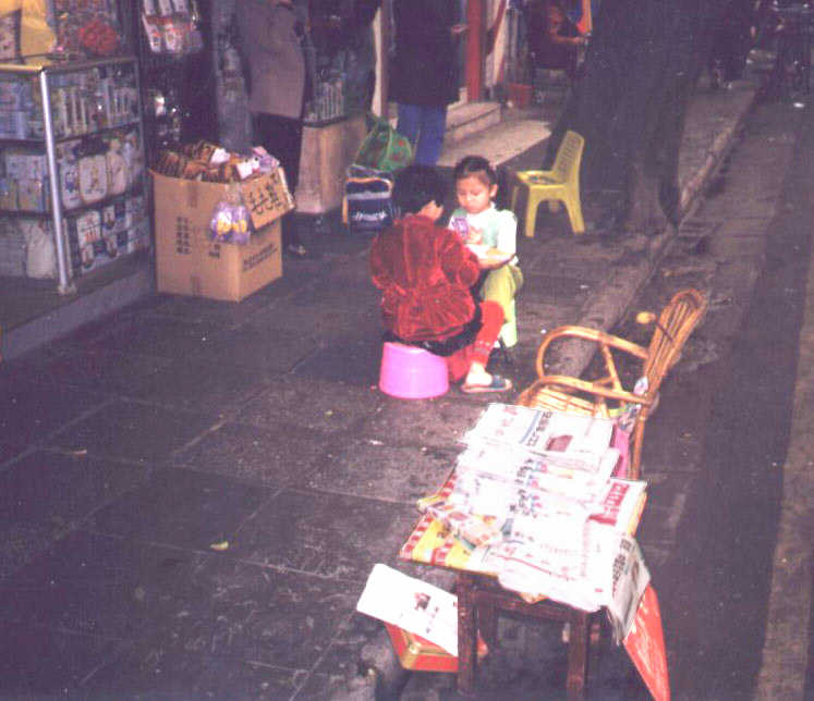 Guangzhou street scene, little girls