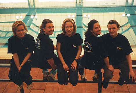 AV2001-women.jpg (62185 byte)