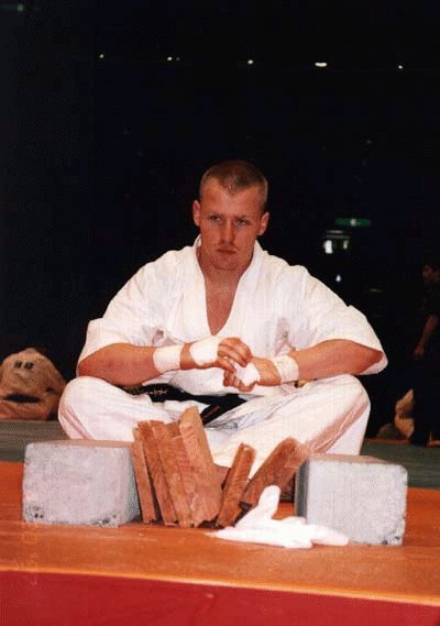 garryoneill.jpg (36327 bytes)