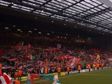shankly_day_kop2.jpg (15497 bytes)
