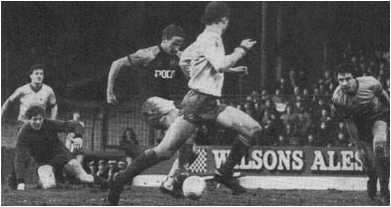 Billy Hamilton scores vs Swindon, 1983