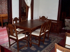 Dining room.