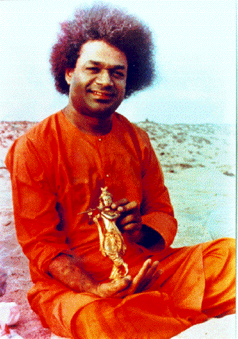 SWAMI WITH KRISHNA STATUE