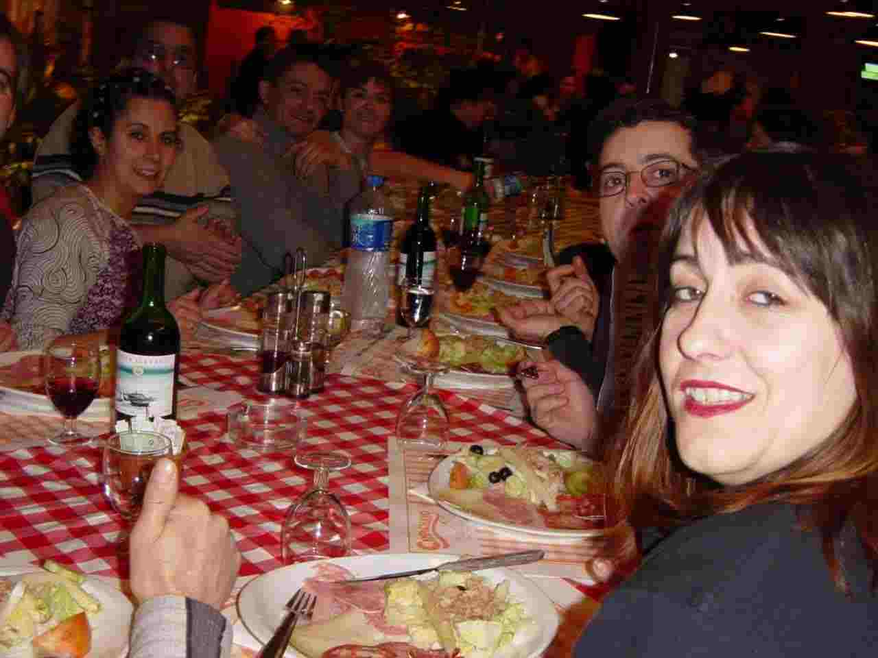 y comida con vino acorchao