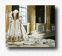 Dress belonging to Baroness Stef�nia Hilleprand-Prandau