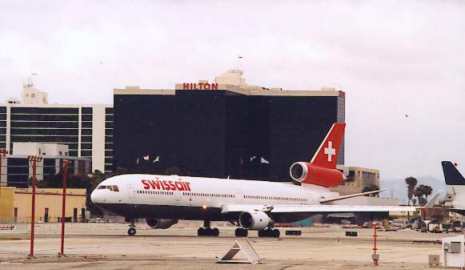 SWISSAIR_MD11_DEPART_00009.JPG (32265 bytes)