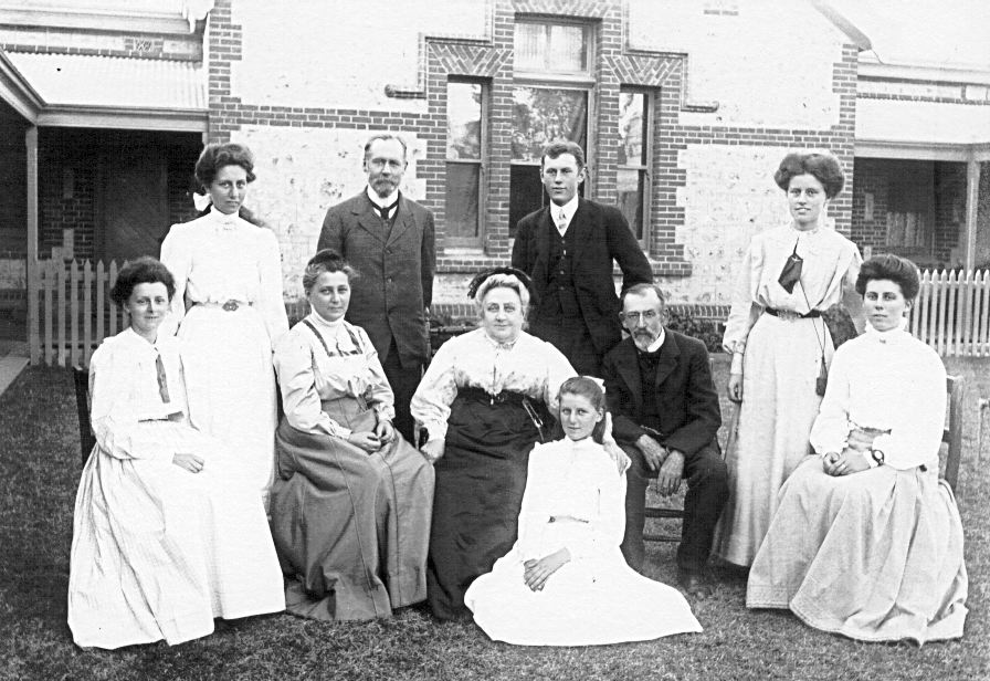 Jaunays 1910