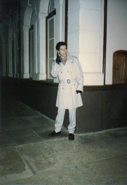 spy_p04.jpg (19880 bytes)