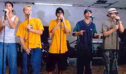 singing.jpg (12743 bytes)