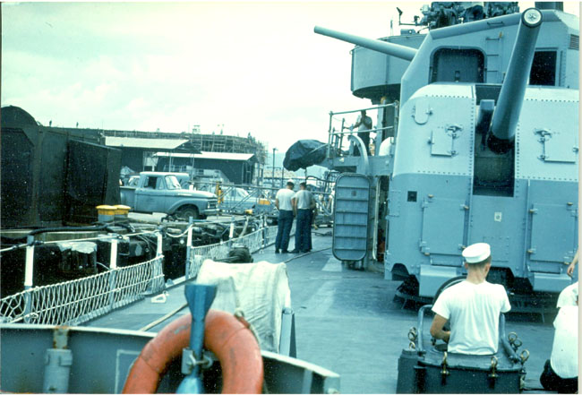 InPortDockside.jpg (83804 bytes)