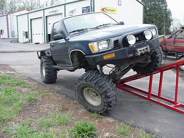 TOYOTA_ARTICULADA_1.jpg (69579 bytes)