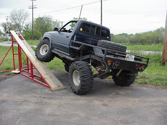 TOYOTA_ARTICULADA_2.jpg (53391 bytes)
