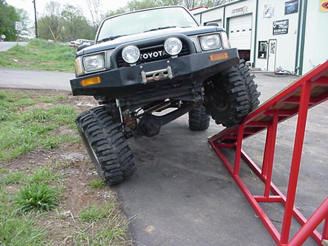 TOYOTA_ARTICULADA_3.jpg (66570 bytes)