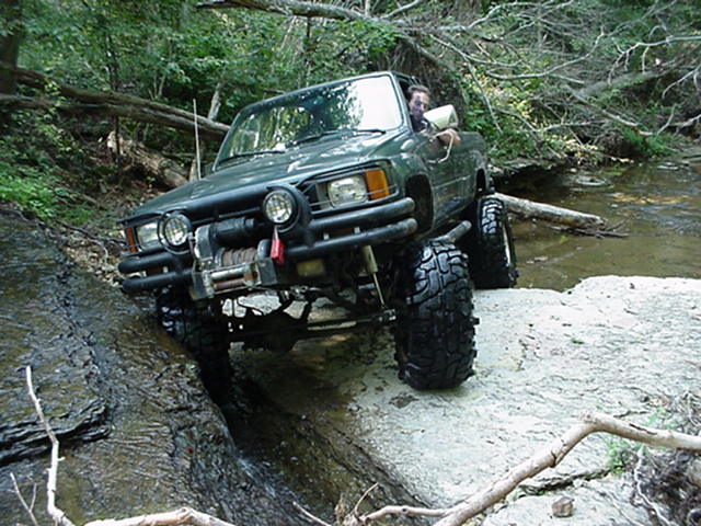 TOYOTA_ARTICULADA_4.jpg (84642 bytes)