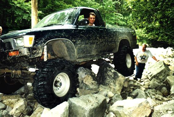 TOYOTA_ARTICULADA_5.jpg (65596 bytes)