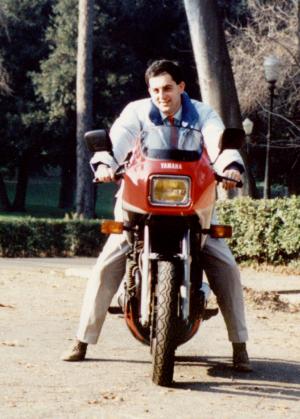 moto-v04.jpg (27988 bytes)