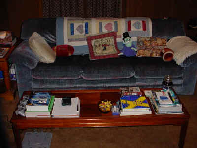 couch_and_coffee_table.jpg (39057 bytes)