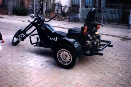 moto15.JPG (29061 bytes)