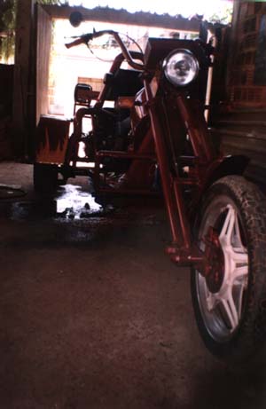 moto18.JPG (21574 bytes)